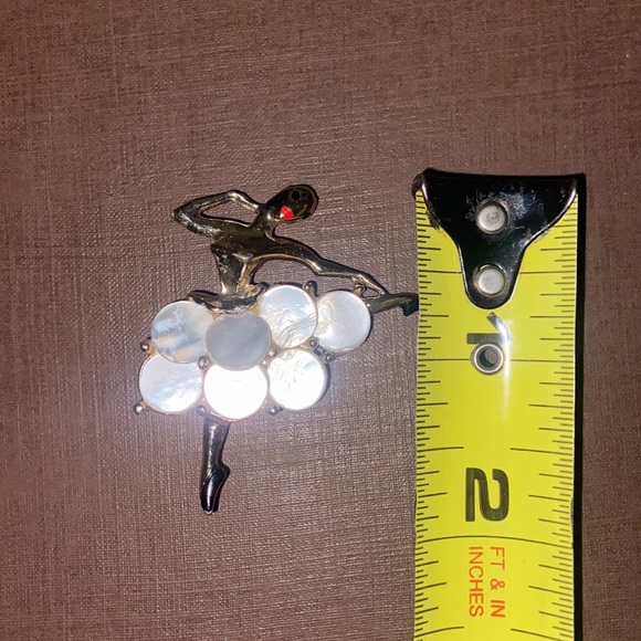 Vintage brooch/pin ballerina mother of pearl gold tone - Picture 9 of 12